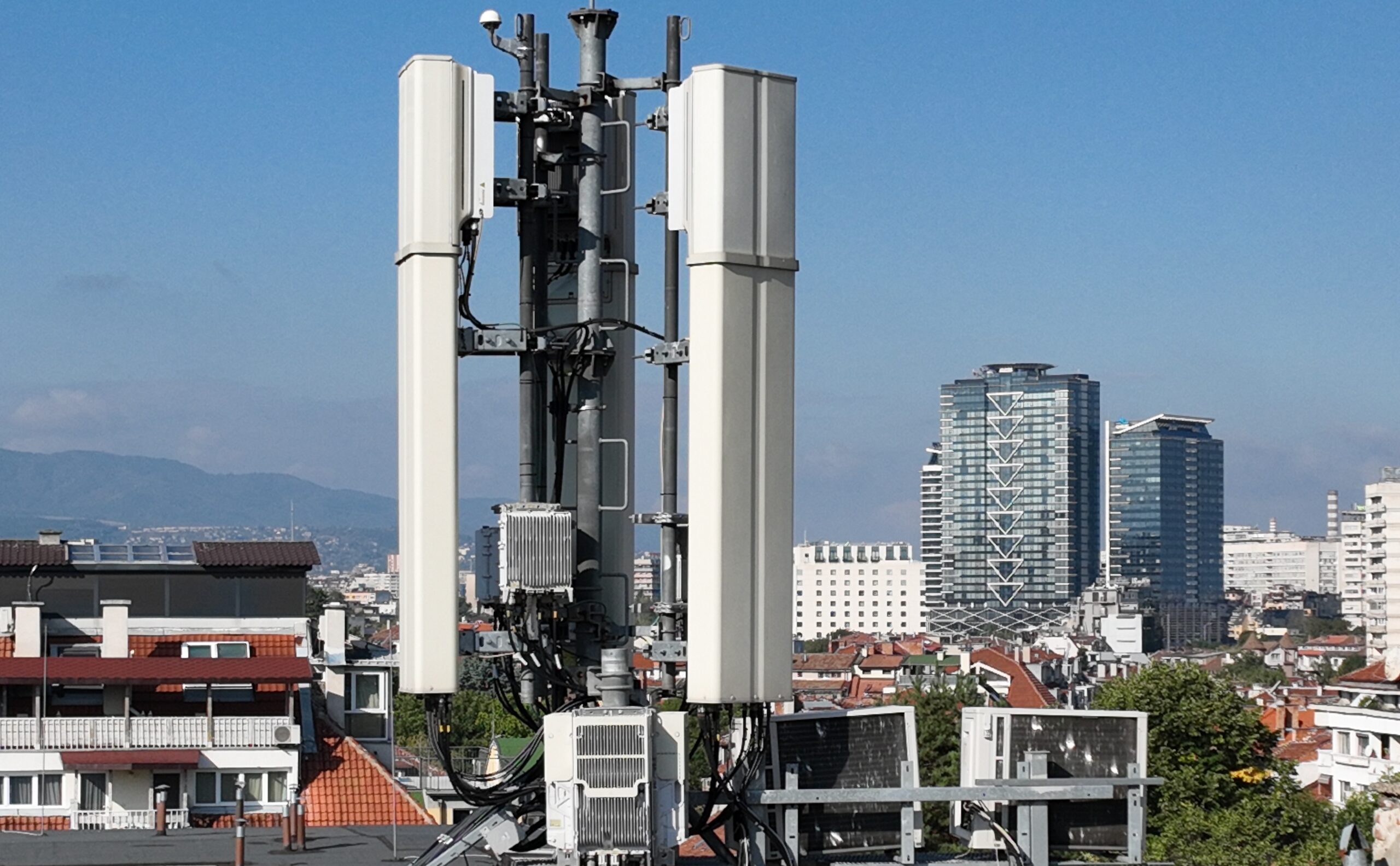 Инспекция на телекомуникационни кули